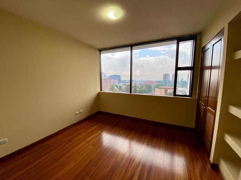 Apartamento en alquiler zona 10, 2 dormitorios + cuarto de servicio — Apartamento en Alquiler en Zona 10, Guatemala, Ciudad — foto 8 de 10