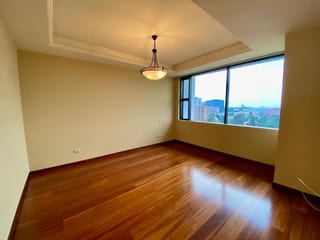 Apartamento en alquiler zona 10, 2 dormitorios + cuarto de servicio — Apartamento en Alquiler en Zona 10, Guatemala, Ciudad — miniatura 7 de 10