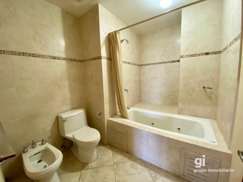 Apartamento en alquiler zona 10, 2 dormitorios + cuarto de servicio - 4