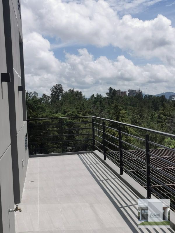 Bonito Apartamento en Edificio MIRA, de 2 Dormitorios en Zona 10 - 2
