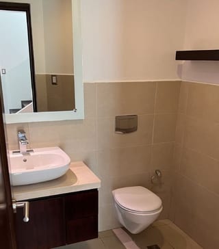 APARTAMENTO CON JARDIN DE DOS NIVELES EN ZONA 15 EN VENTA — Apartamento en Venta en Verdino, Zona 15, Guatemala, Ciudad — miniatura 6 de 14