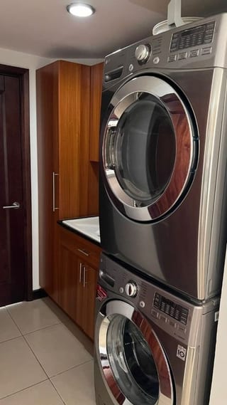 APARTAMENTO CON JARDIN DE DOS NIVELES EN ZONA 15 EN VENTA — Apartamento en Venta en Verdino, Zona 15, Guatemala, Ciudad — miniatura 10 de 14