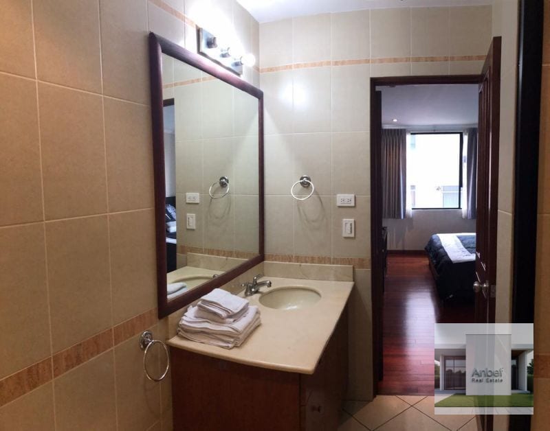 REAL de las AMERICAS Apartamento Amueblado 1 Dormitorio Zona 14 — Apartamento en Alquiler en Real de Las Américas, Zona 14, Guatemala, Ciudad — foto 5 de 8