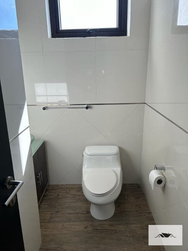 EN VENTA/RENTA  AMPLIO APARTAMENTO REMODELADO ZONA 10  — Apartamento en Venta en Ciudad Vieja, Zona 10, Guatemala, Ciudad — foto 2 de 14