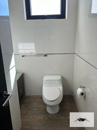 EN VENTA/RENTA  AMPLIO APARTAMENTO REMODELADO ZONA 10  — Apartamento en Venta en Ciudad Vieja, Zona 10, Guatemala, Ciudad — miniatura 2 de 14