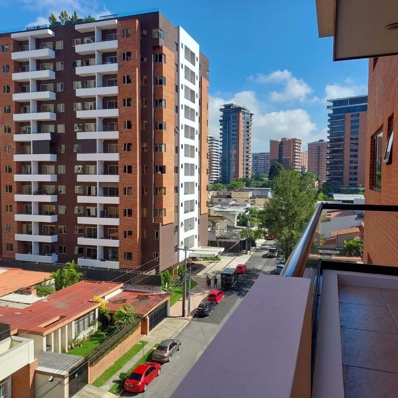 AMPLIO APARTAMENTO EN RENTA ZONA 14 — Apartamento en Alquiler en Arcángel Miguel, Zona 14, Guatemala, Ciudad — foto 1 de 12