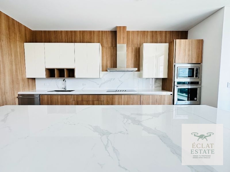 Apartamento Amueblado en ECHO Zona 14 | 3 Habitaciones + 3 Parqueos - 1