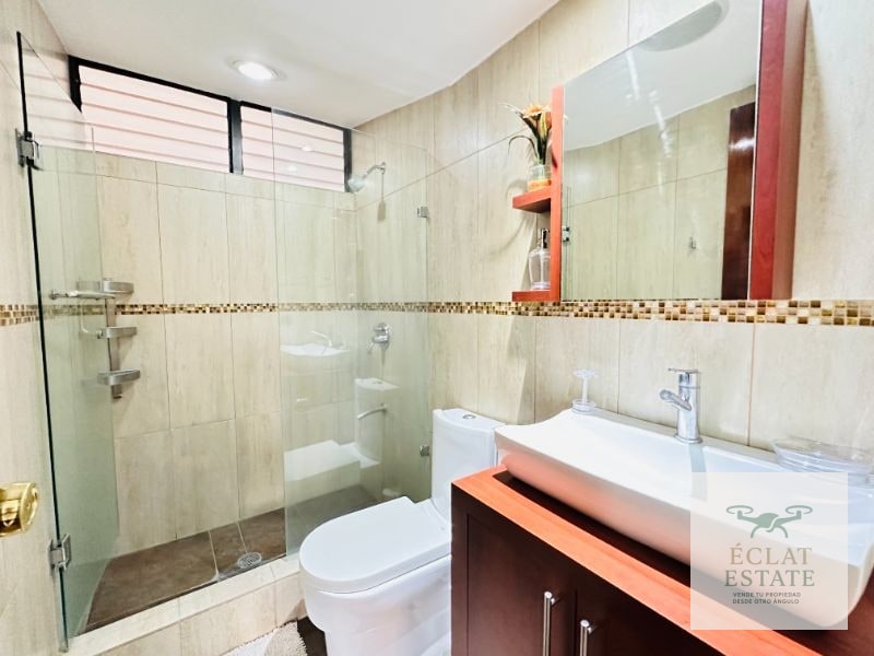 Apartamento Remodelado de 3 Habitaciones en Venta en Moradas del Acueducto, Zona 10, a un Precio Increíble. ¡No te lo Pierdas! - 3