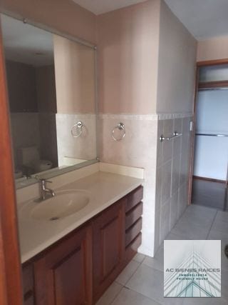 Elegante apartamento zona 14 — Apartamento en Alquiler en Almeira, Zona 14, Guatemala, Ciudad — miniatura 9 de 16