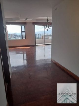 Elegante apartamento zona 14 — Apartamento en Alquiler en Almeira, Zona 14, Guatemala, Ciudad — miniatura 6 de 16