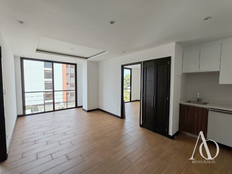 Apartamento en Alquiler Edificio Torre Praga, zona 15 VHI N6 - 7