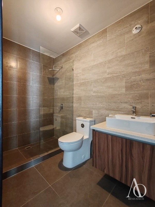 Apartamento en Alquiler Edificio Torre Praga, zona 15 VHI N6 — Apartamento en Alquiler en Zona 15, Guatemala, Ciudad — foto 2 de 11