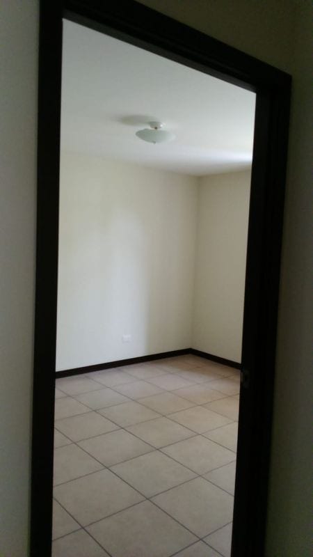 CÉNTRICO APARTAMENTO EN VENTA TORRE BARCELONA ZONA 9 — Apartamento en Venta en Torre Barcelona, Zona 9, Guatemala, Ciudad — foto 3 de 10
