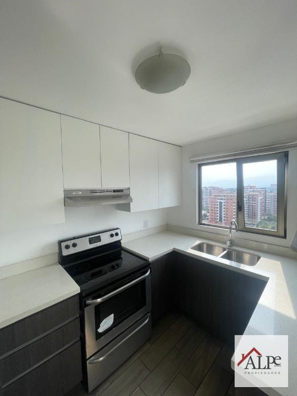 PENTHOUSE CON TERRAZA ZONA 10 — Apartamento en Alquiler en Verona, Zona 10, Guatemala, Ciudad — foto 4 de 15