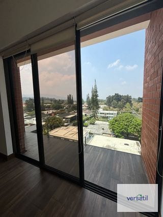 Bello apartamento con cuarto de servicio — Apartamento en Venta en Casa Cañada, Zona 14, Guatemala, Ciudad — miniatura 4 de 17