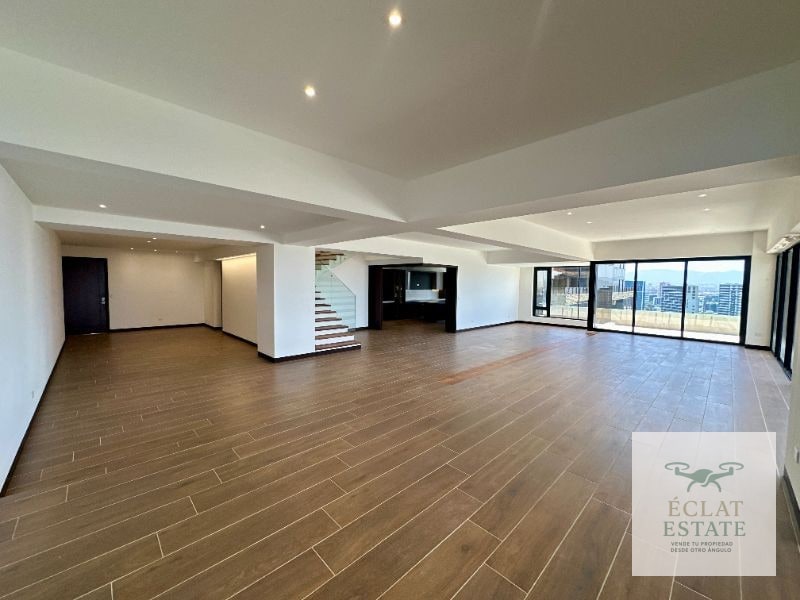 Penthouse de 2 Niveles en Venta en Oakland, Zona 10 - 3