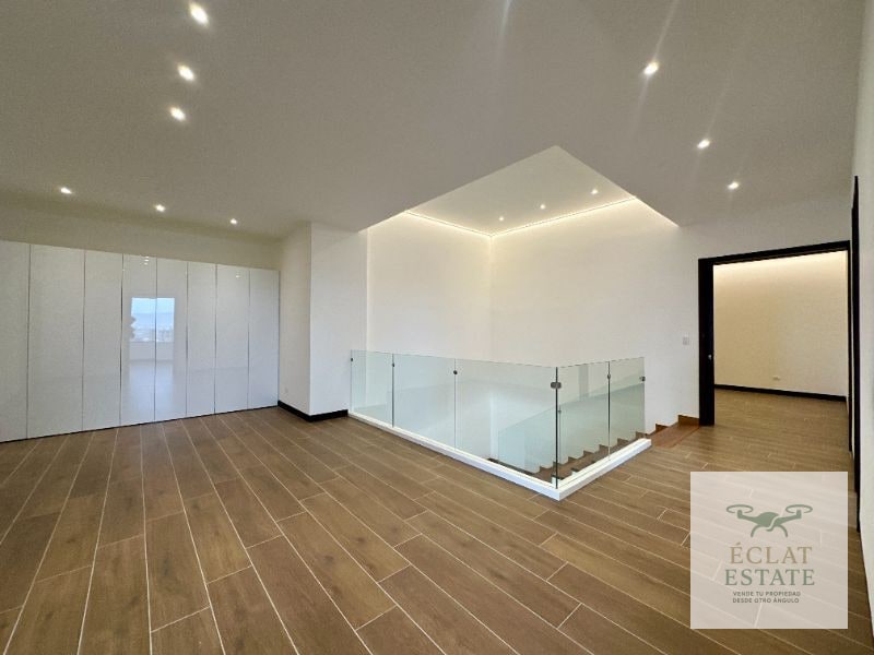 Penthouse de 2 Niveles en Venta en Oakland, Zona 10 - 9