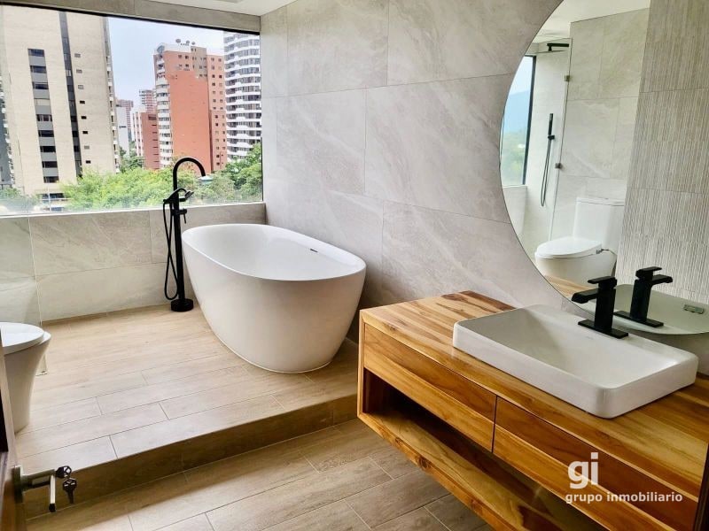 Apartamento totalmente remodelado en renta, excelente ubicación, zona 14 - 5