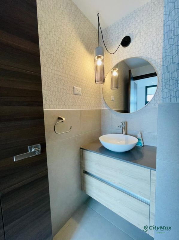Venta de apartamento en la Zona 10 - 5