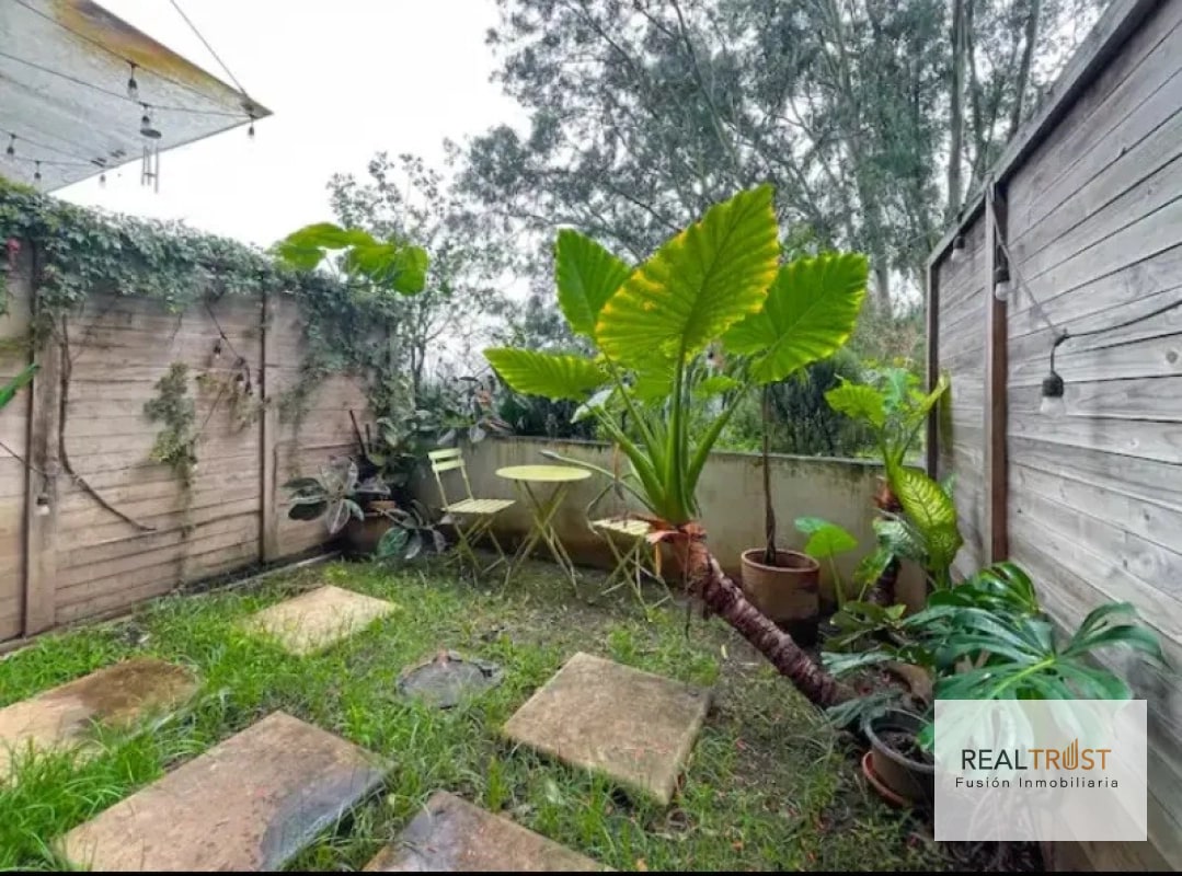 APARTAMENTO TIPO LOFT CON JARDÍN AMUEBLADO EN VENTA ZONA 10 - 8