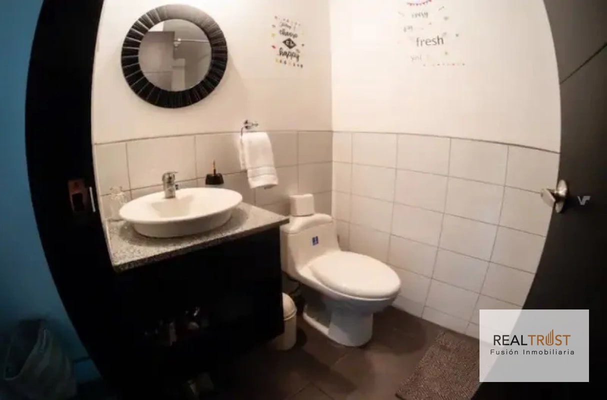 APARTAMENTO TIPO LOFT CON JARDÍN AMUEBLADO EN VENTA ZONA 10 - 5