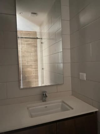 edificio HABITAT CIUDAD VIEJA — Apartamento en Alquiler en Habitat Ciudad Vieja, Zona 10, Guatemala, Ciudad — miniatura 7 de 9