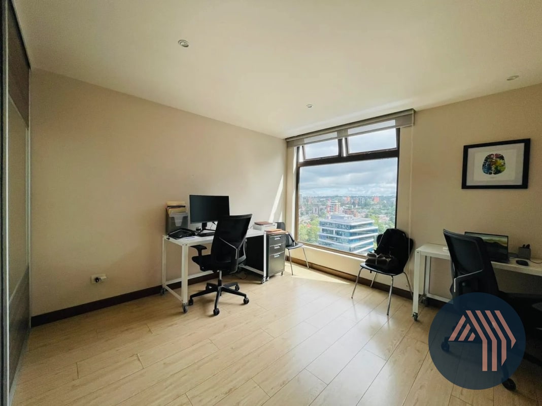 VENTA DE AMPLIO APARTAMENTO DE 2 NIVELES - VEINTI4, ZONA 10 - 2