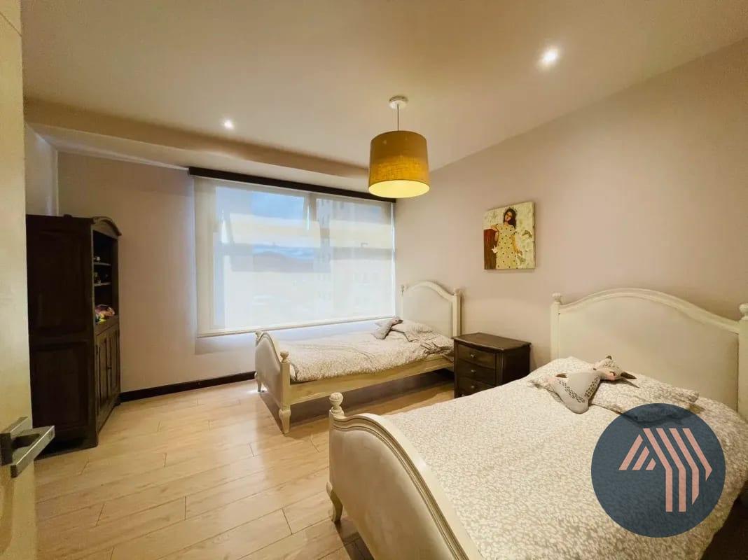 VENTA DE AMPLIO APARTAMENTO DE 2 NIVELES - VEINTI4, ZONA 10 — Apartamento en Alquiler en Veinti4, Zona 10, Guatemala, Ciudad — foto 5 de 16