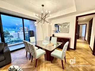 Apartamento amueblado 3 dormitorios y cuarto de servicios, zona 10 — Apartamento en Alquiler en Zona 10, Guatemala, Ciudad — miniatura 1 de 14