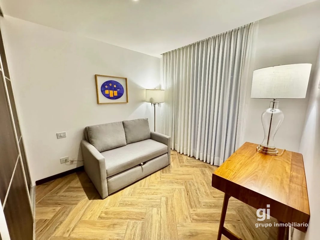 Apartamento amueblado 3 dormitorios y cuarto de servicios, zona 10 - 7