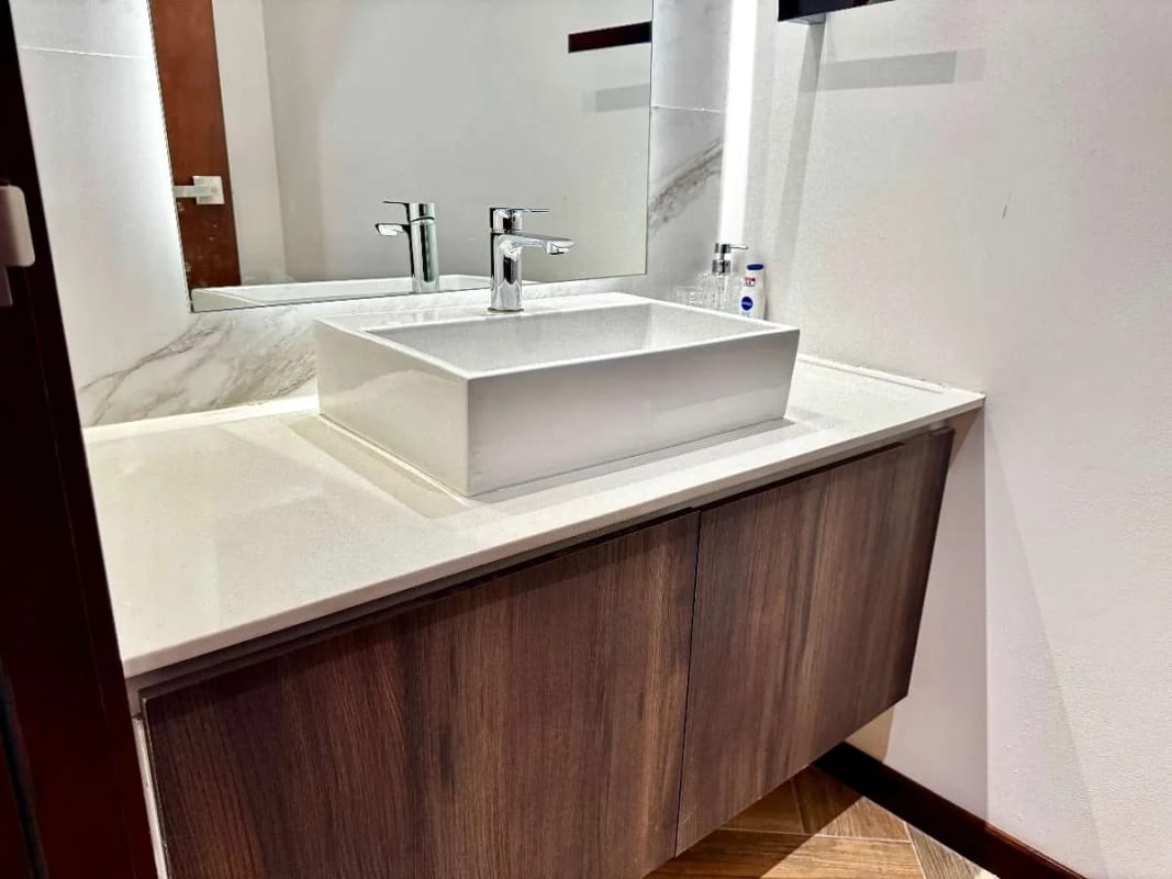 Apartamento en venta amueblado 3 dormitorios y cuarto de servicios, zona 10 — Apartamento en Venta en Zona 10, Guatemala, Ciudad — foto 10 de 14