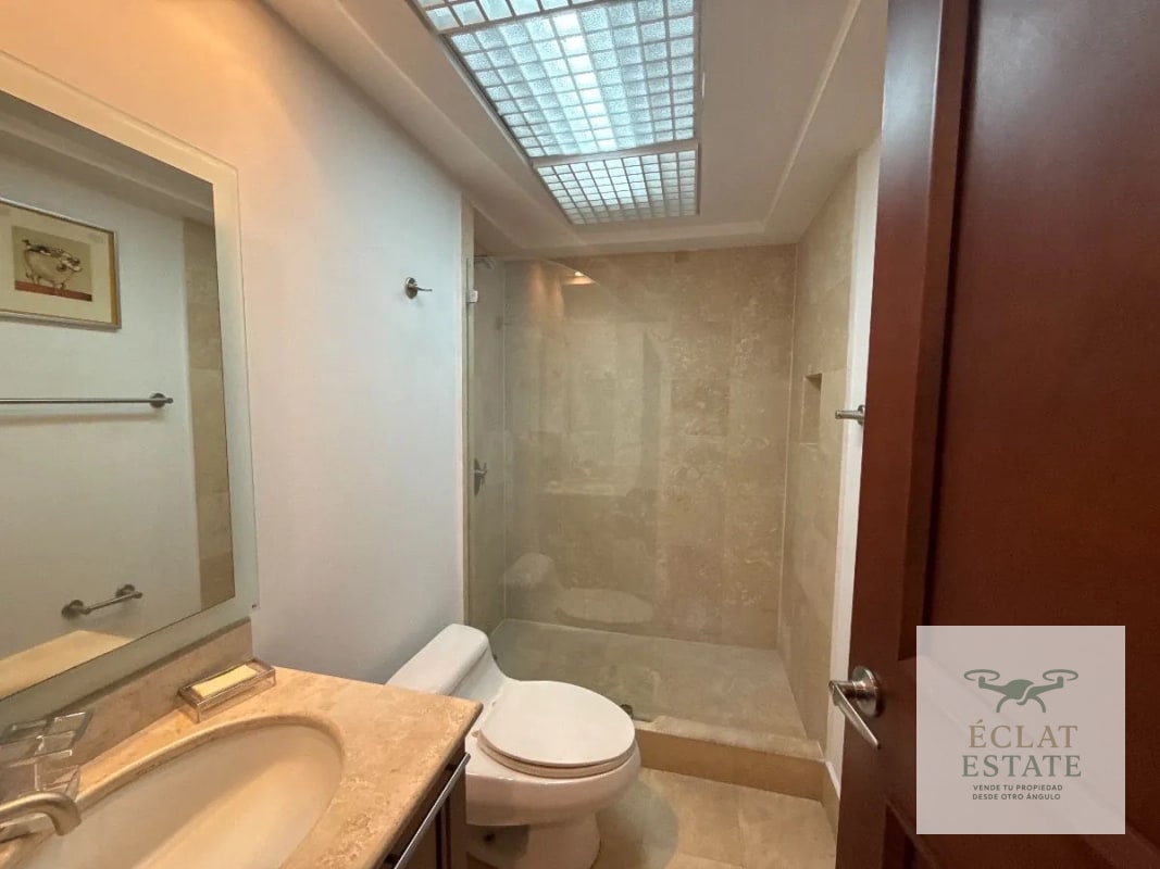 Apartamento en Tiffany Zona 10 en Venta | 2 Habitaciones Amueblado - 9