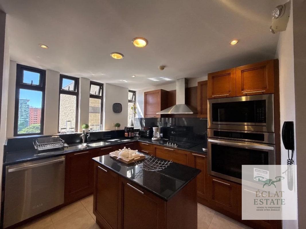 Apartamento en Tiffany Zona 10 en Venta | 2 Habitaciones Amueblado - 4