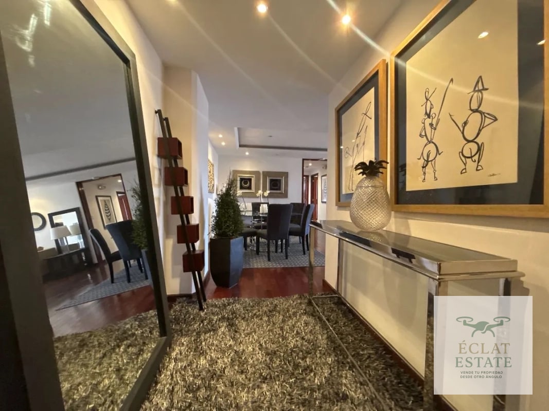 Apartamento en Tiffany Zona 10 en Venta | 2 Habitaciones Amueblado - 1