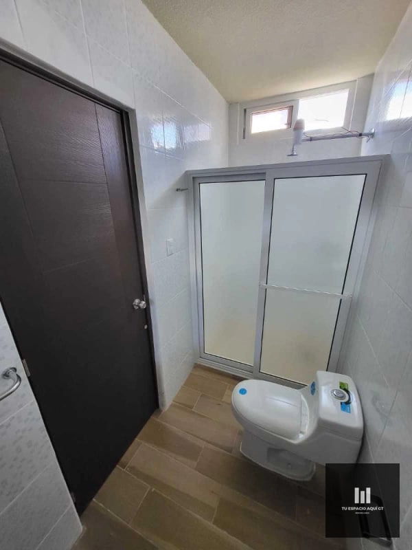 Hermoso Edificio en Venta Hacienda Real Zona 16 con 2 apartamentos - 1