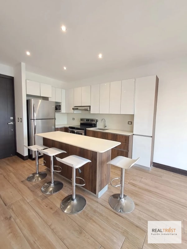 VENTA MODERNO APARTAMENTO ZONA 10 - 5