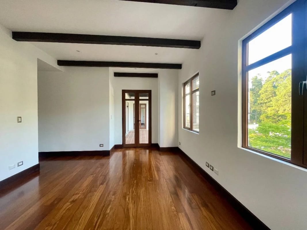 APARTAMENTO AMPLIO  RENTA MUXBAL CONDOMINIO ALBEREDA DE LA ESPAÑOLA 300 MTS2~3 DORMITORIOS, SALA FAMILIAR ~ DORMITORIO DE SERVICIO 2 PARQUEOS $2,500 (NO SE ACEPTAN MASCOTAS) — Apartamento en Alquiler en Muxbal, Guatemala, Ciudad — foto 6 de 12