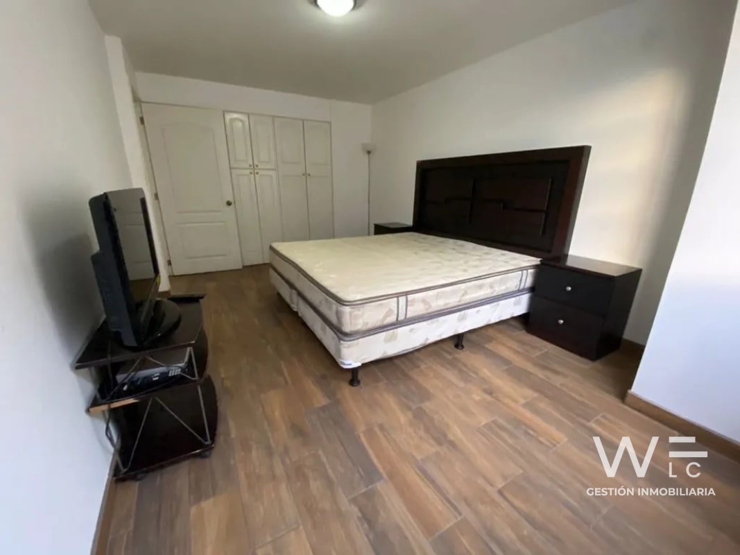 VENDO APARTAMENTO ZONA 14 - 6