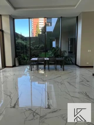 Hermoso y moderno apartamento en zona 14 — Apartamento en Venta en Echo, Zona 14, Guatemala, Ciudad — miniatura 5 de 17