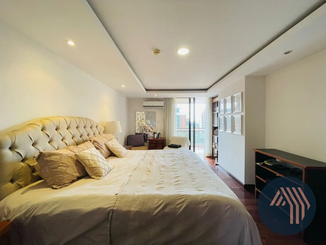 VENTA DE CÉNTRICO APARTAMENTO AMUEBLADO - TIFFANY, ZONA 10 - 6