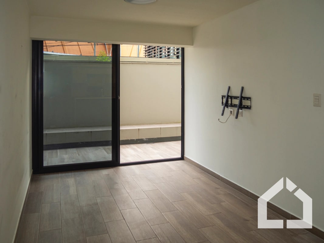 Apartamento de 2 habitaciones y patio en Aralia I, Mariscal zona 11 - 10