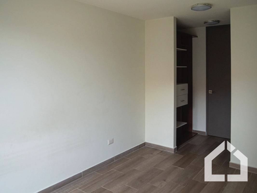 Apartamento de 2 habitaciones y patio en Aralia I, Mariscal zona 11 - 6