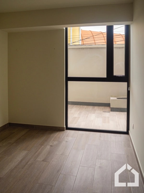 Apartamento de 2 habitaciones y patio en Aralia I, Mariscal zona 11 - 4