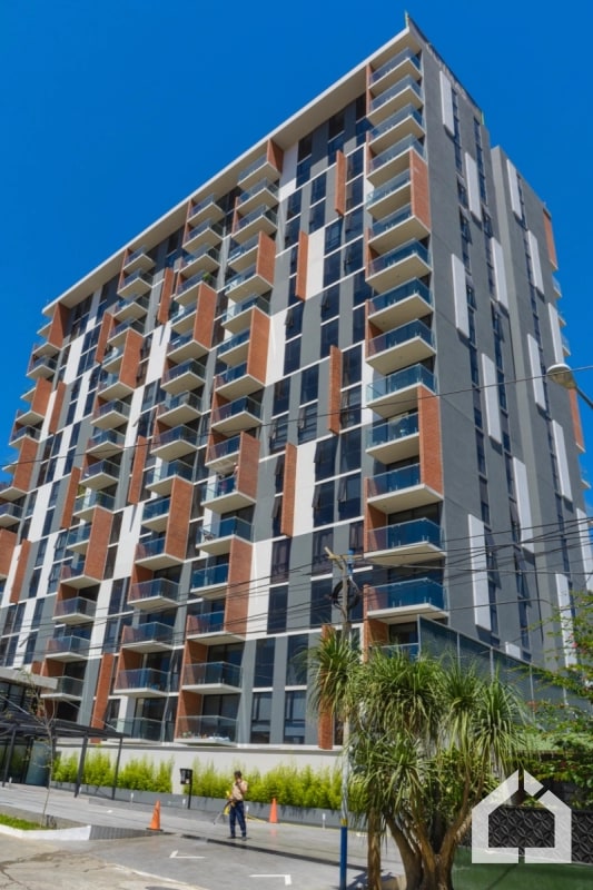 Apartamento de 2 habitaciones y patio en Aralia I, Mariscal zona 11 - 1