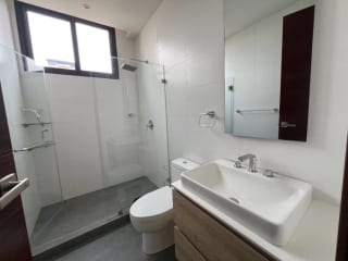 Apartamento Renta Edificio Vhista 2 Dormitorio, 1 Parqueo tánde114MTS2, Balcón amplio — Apartamento en Alquiler en Zona 15, Guatemala, Ciudad — miniatura 4 de 10