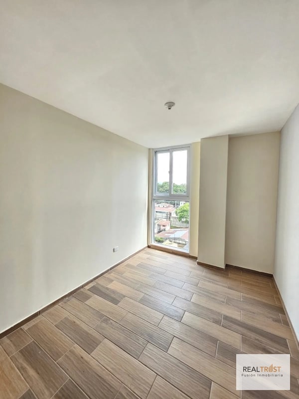 VENDO APARTAMENTO EN ZONA 11 SOBRE LA ROOSEVELT A LA ALTURA DEL CENTRO ESPAÑOL - 1