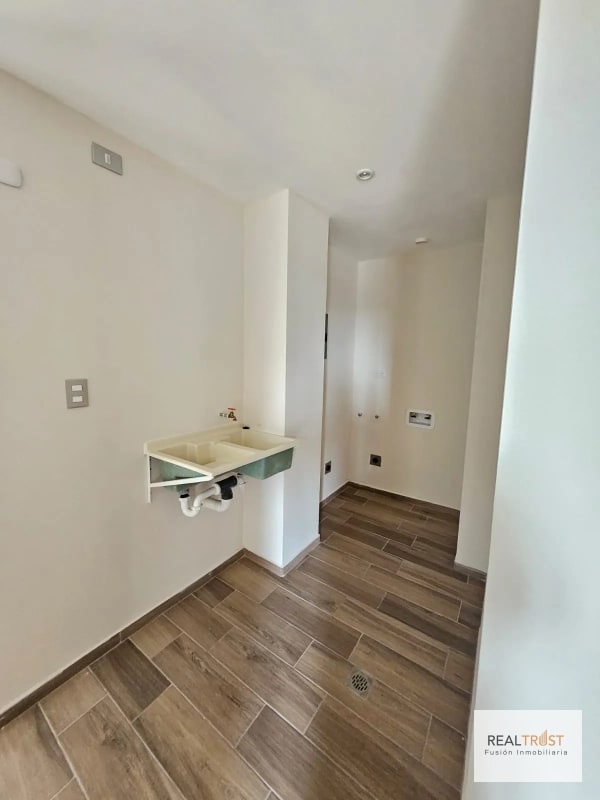 VENDO APARTAMENTO EN ZONA 11 SOBRE LA ROOSEVELT A LA ALTURA DEL CENTRO ESPAÑOL - 4