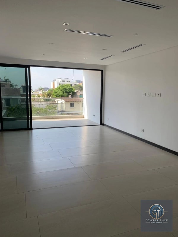 Lindo y amplio apartamento en AZORES, Zona 15 VHII - 17