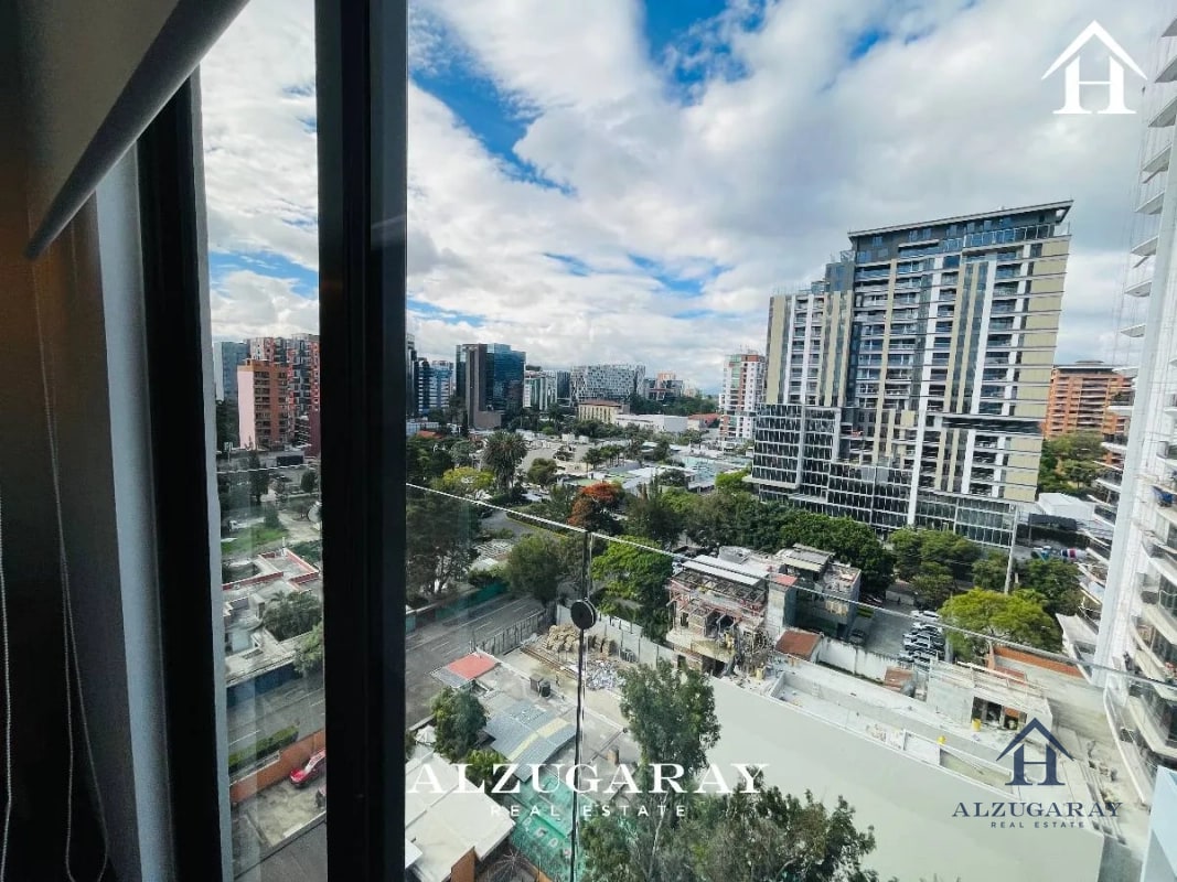 APTO NIVEL ALTO C/ BALCÓN 3 HAB. / EDIFICIO EN ZONA 10 - 2