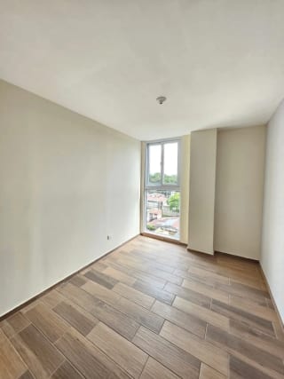 Vendo apartamento en zona 11 sobre la Roosevelt a la altura de centro españo — Apartamento en Alquiler en Zona 11, Guatemala, Ciudad — miniatura 1 de 8